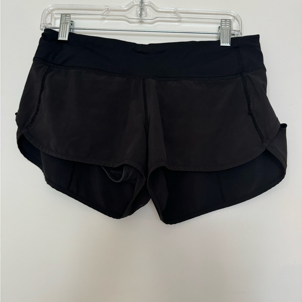 Lululemon black size 6 run short